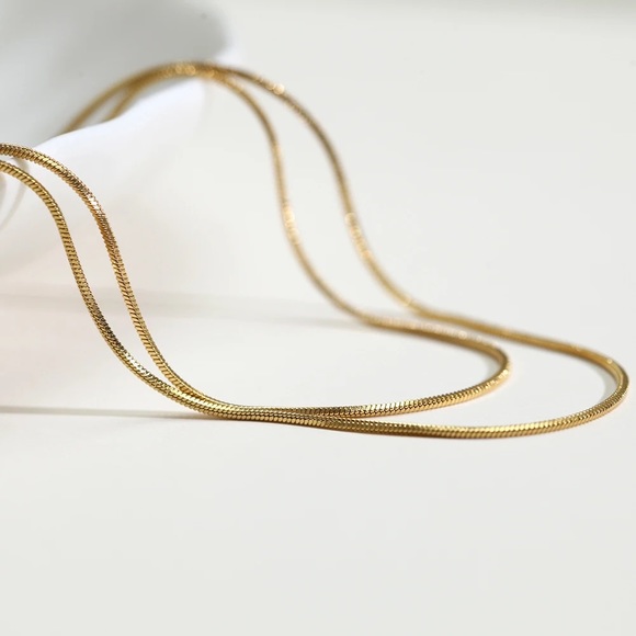 14K Gold Filled Minimalistic Chain Necklace - Picture 3 of 6
